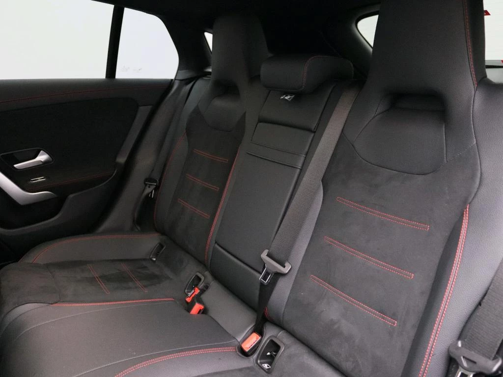 Mercedes-Benz-CLA-image-4