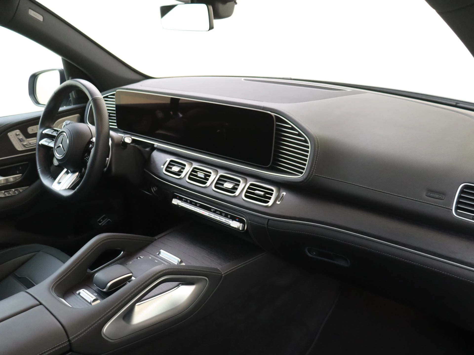 Mercedes-Benz-GLE-image-15