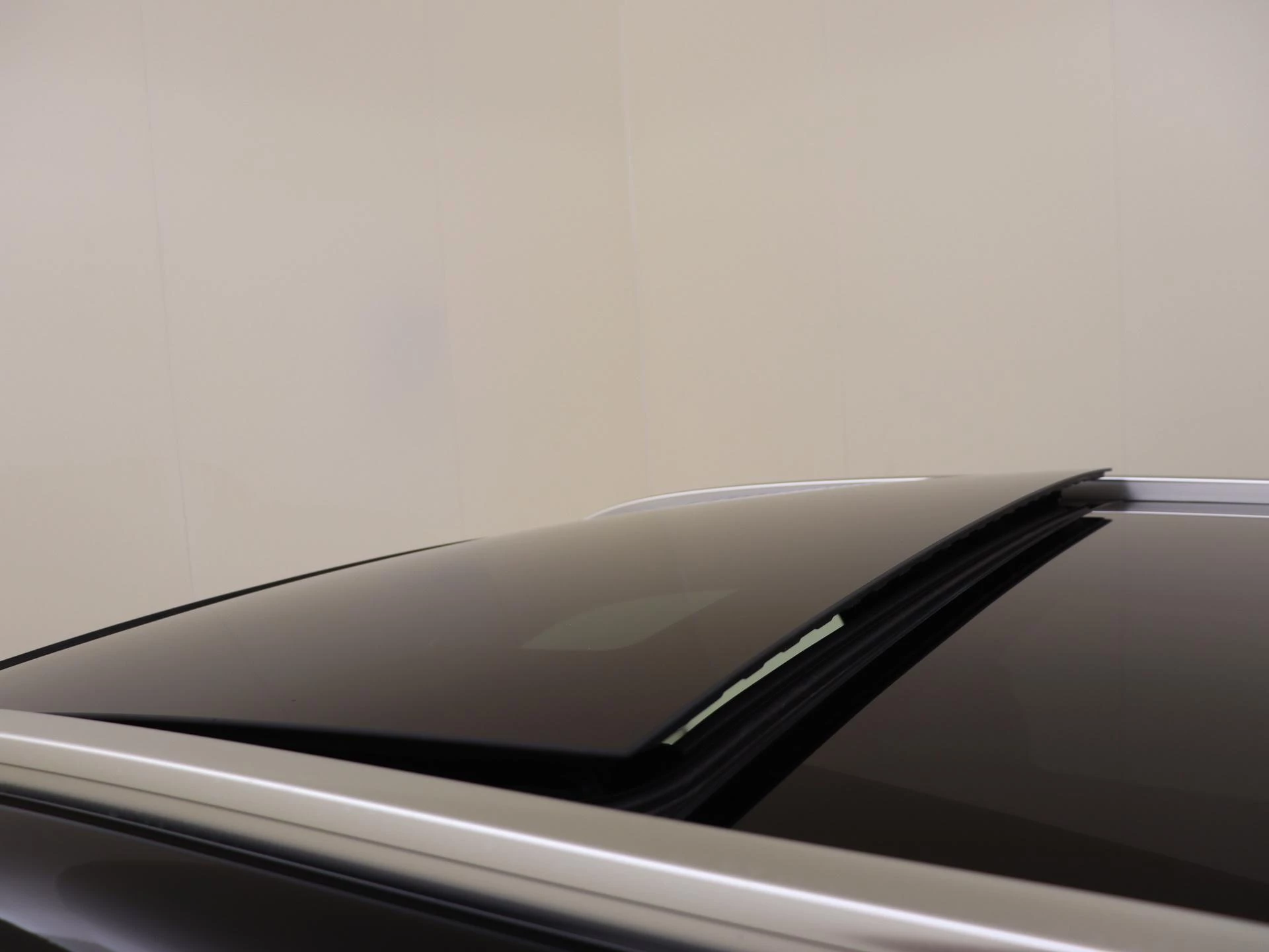 Mercedes-Benz-GLC-image-27