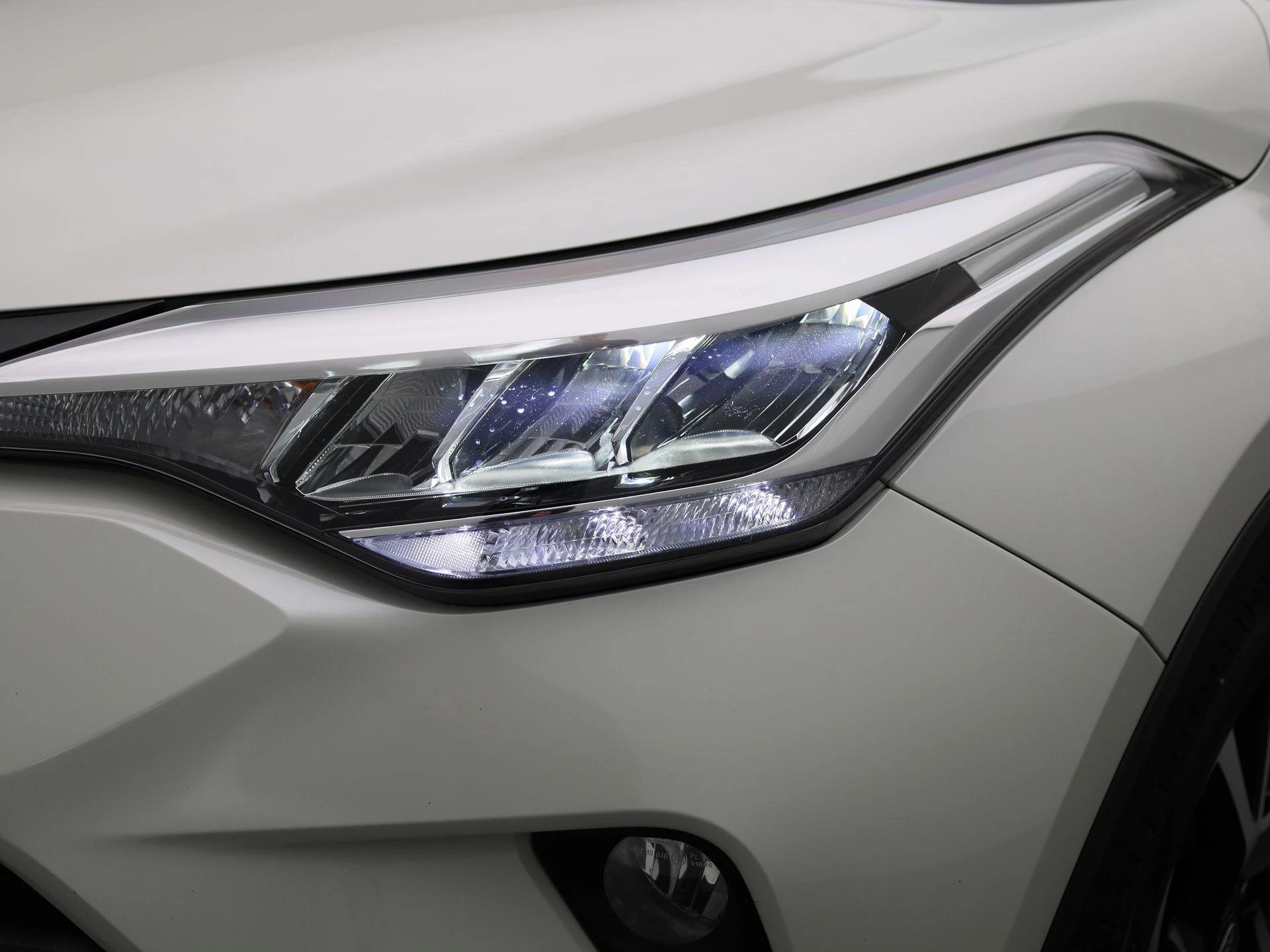 Toyota-C-HR-image-12