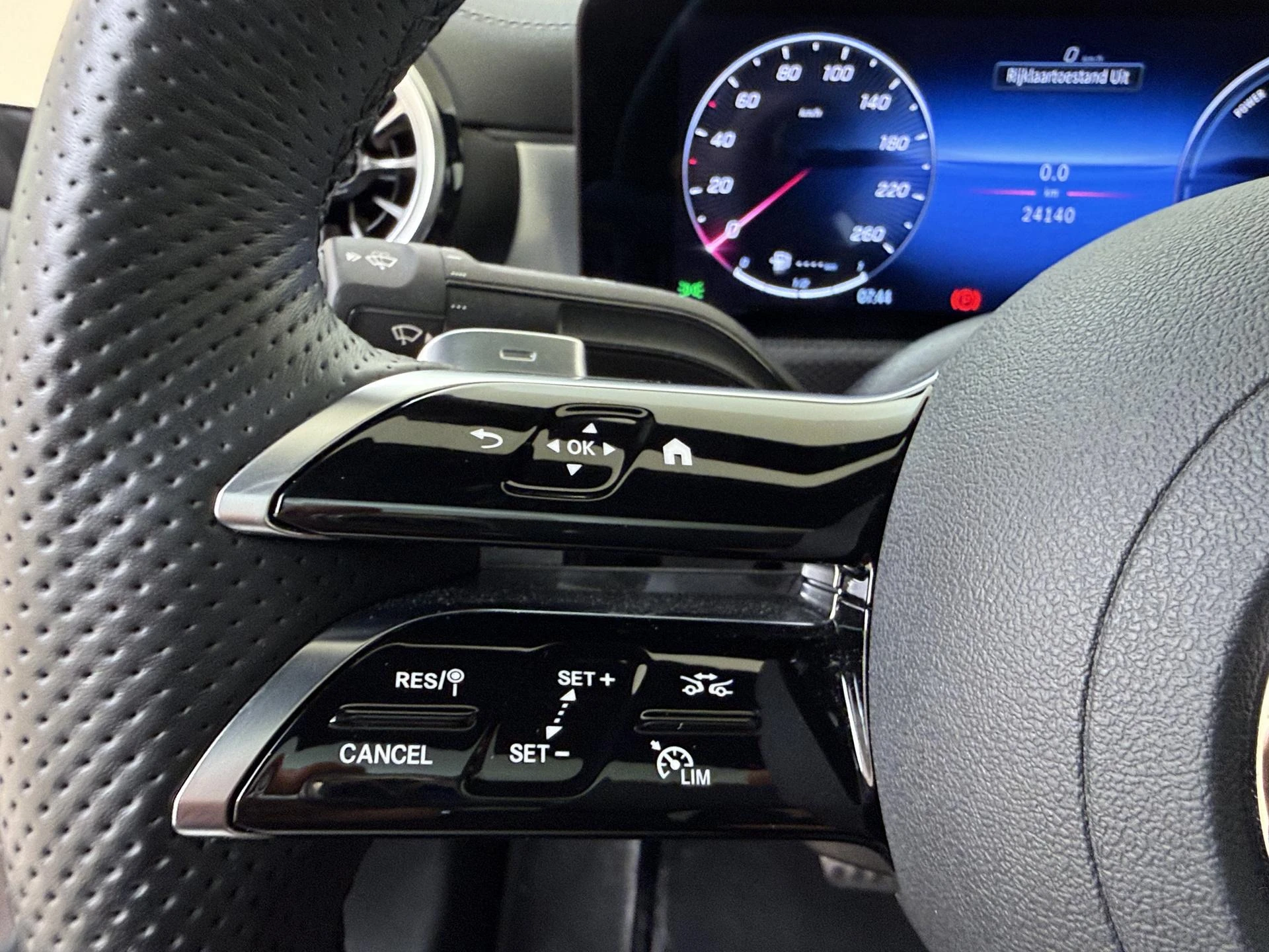 Mercedes-Benz-CLA-image-11