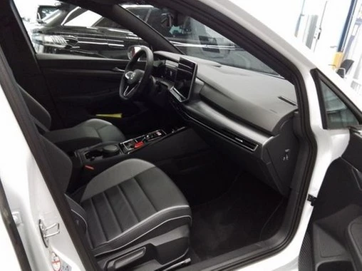 Volkswagen-Golf-image-4