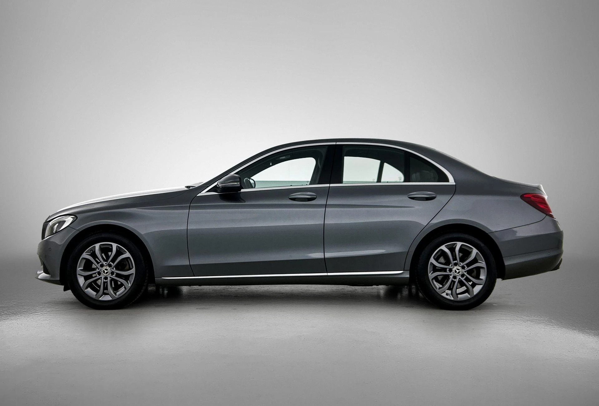 Mercedes-Benz-C-Klasse-image-1