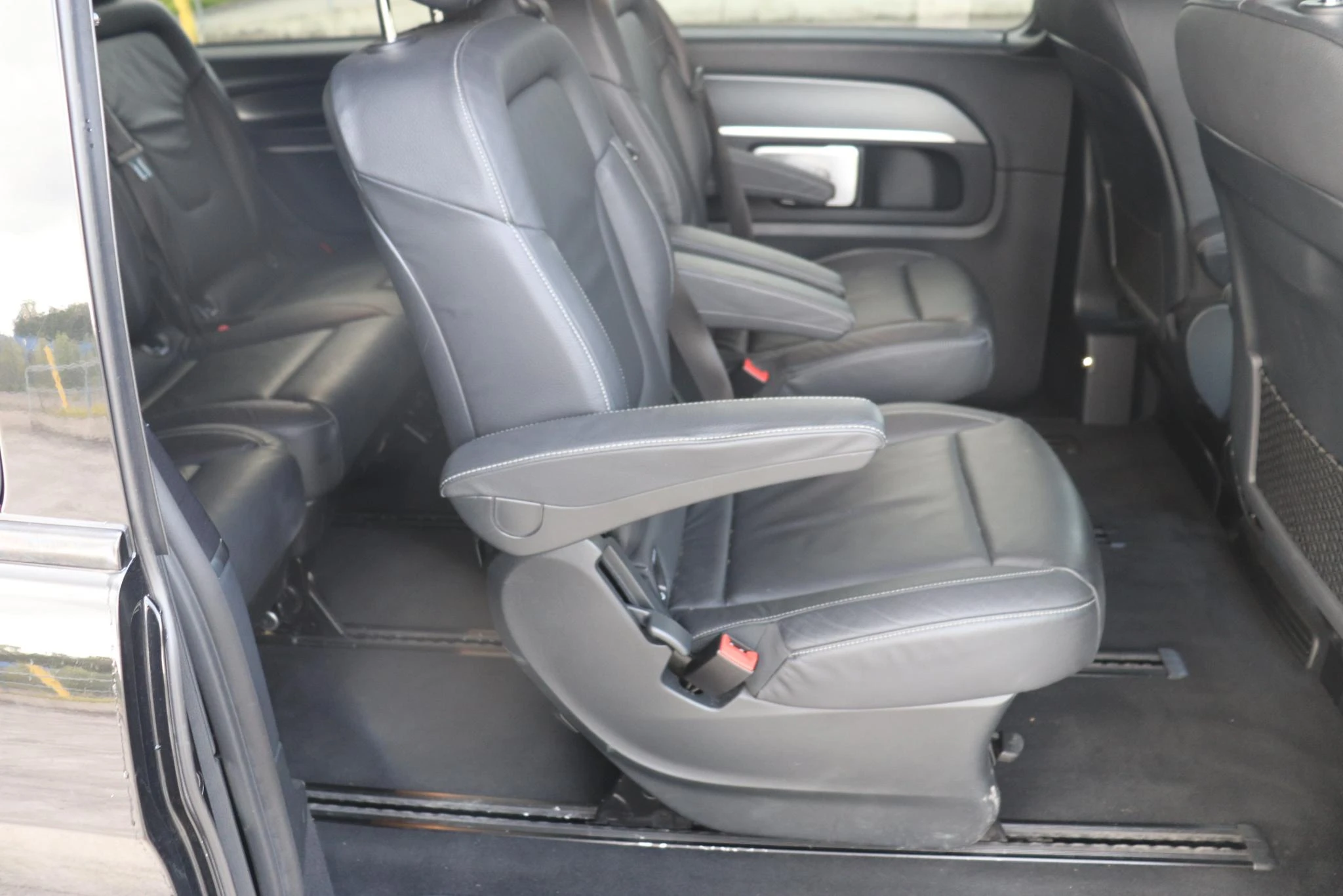 Mercedes-Benz-V-Klasse-image-8