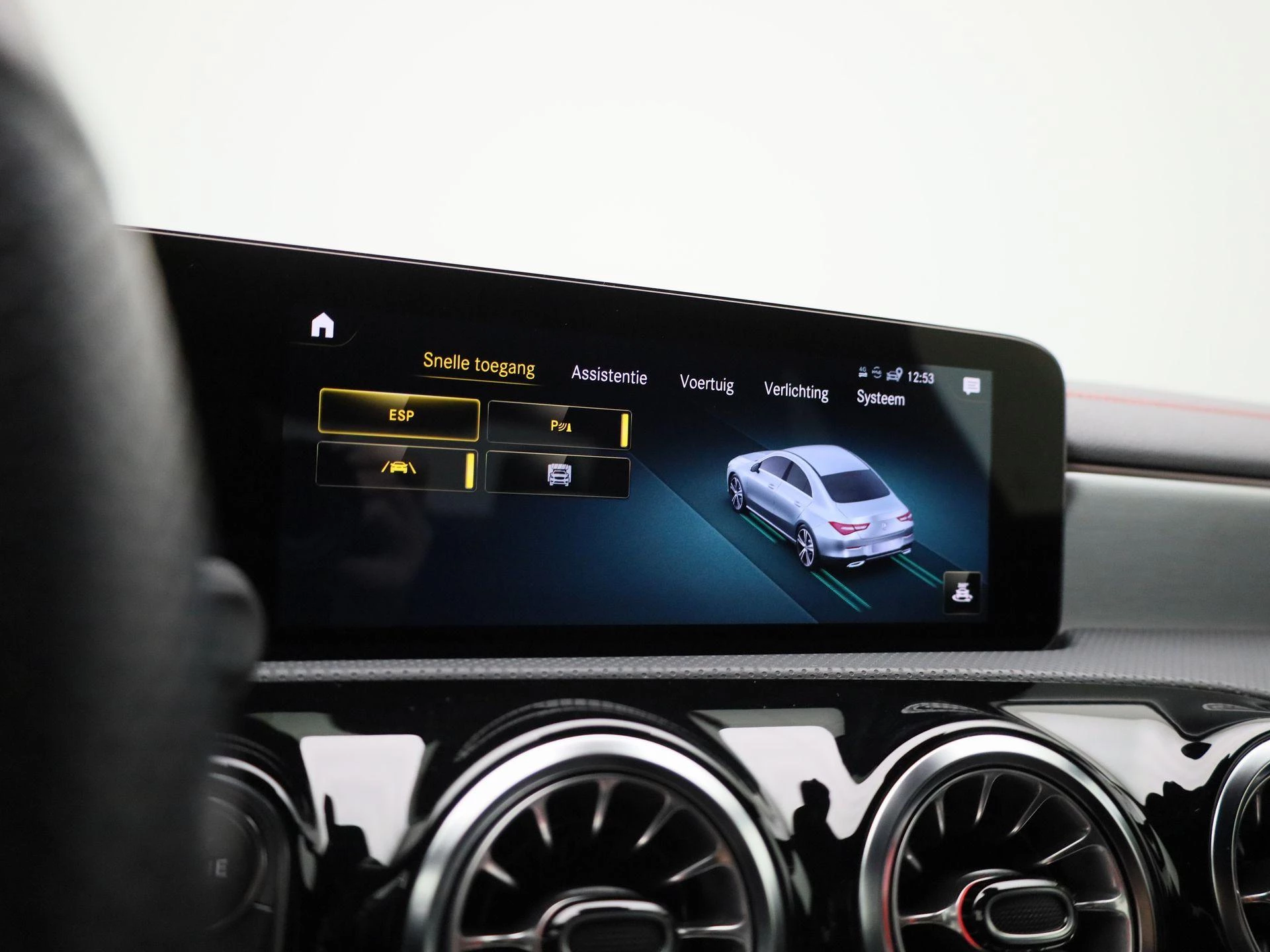 Mercedes-Benz-CLA-image-28