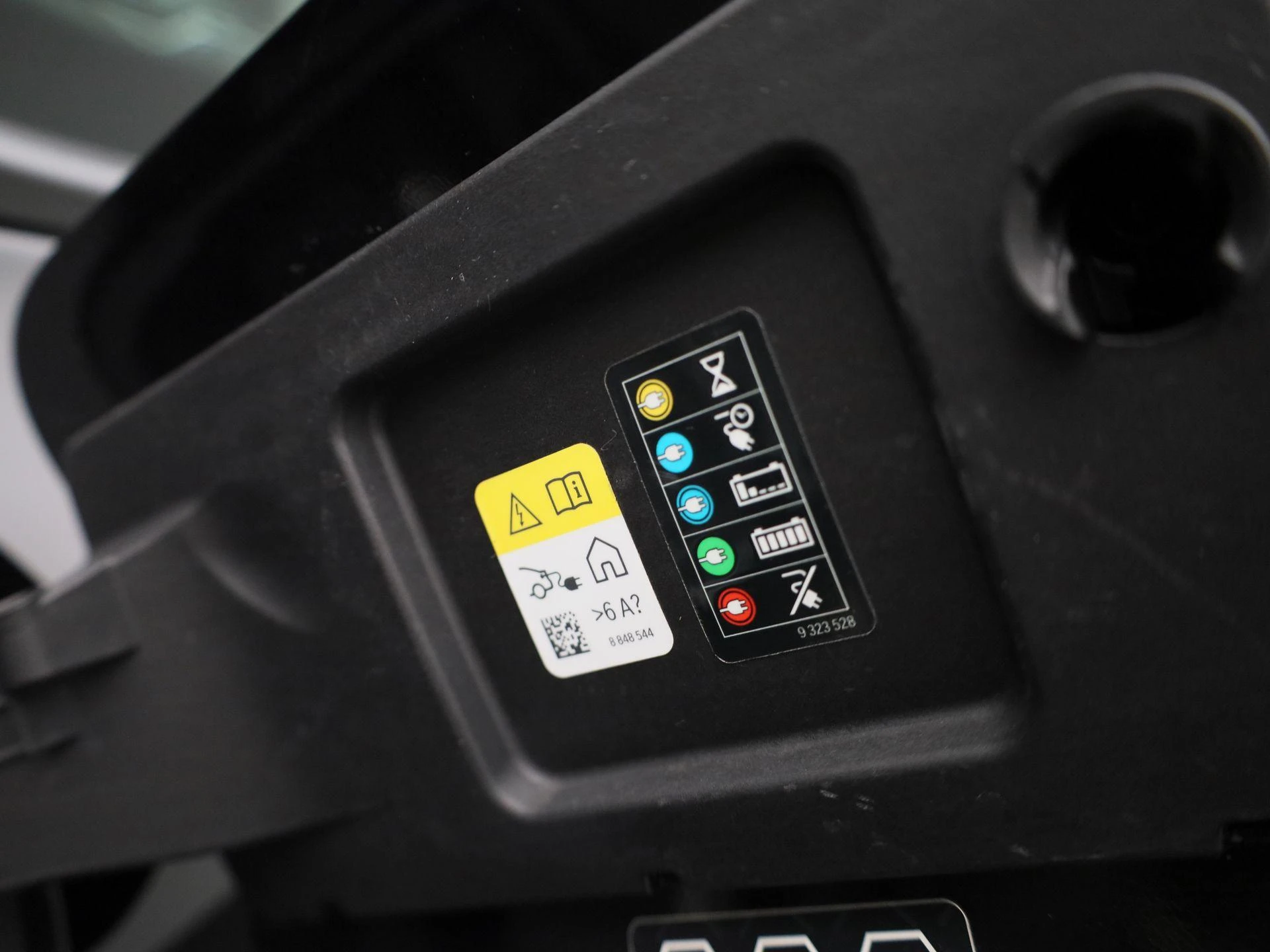 BMW-i4-image-35