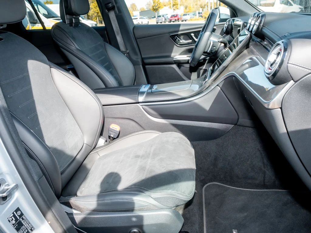 Mercedes-Benz-GLC 300 d-image-11