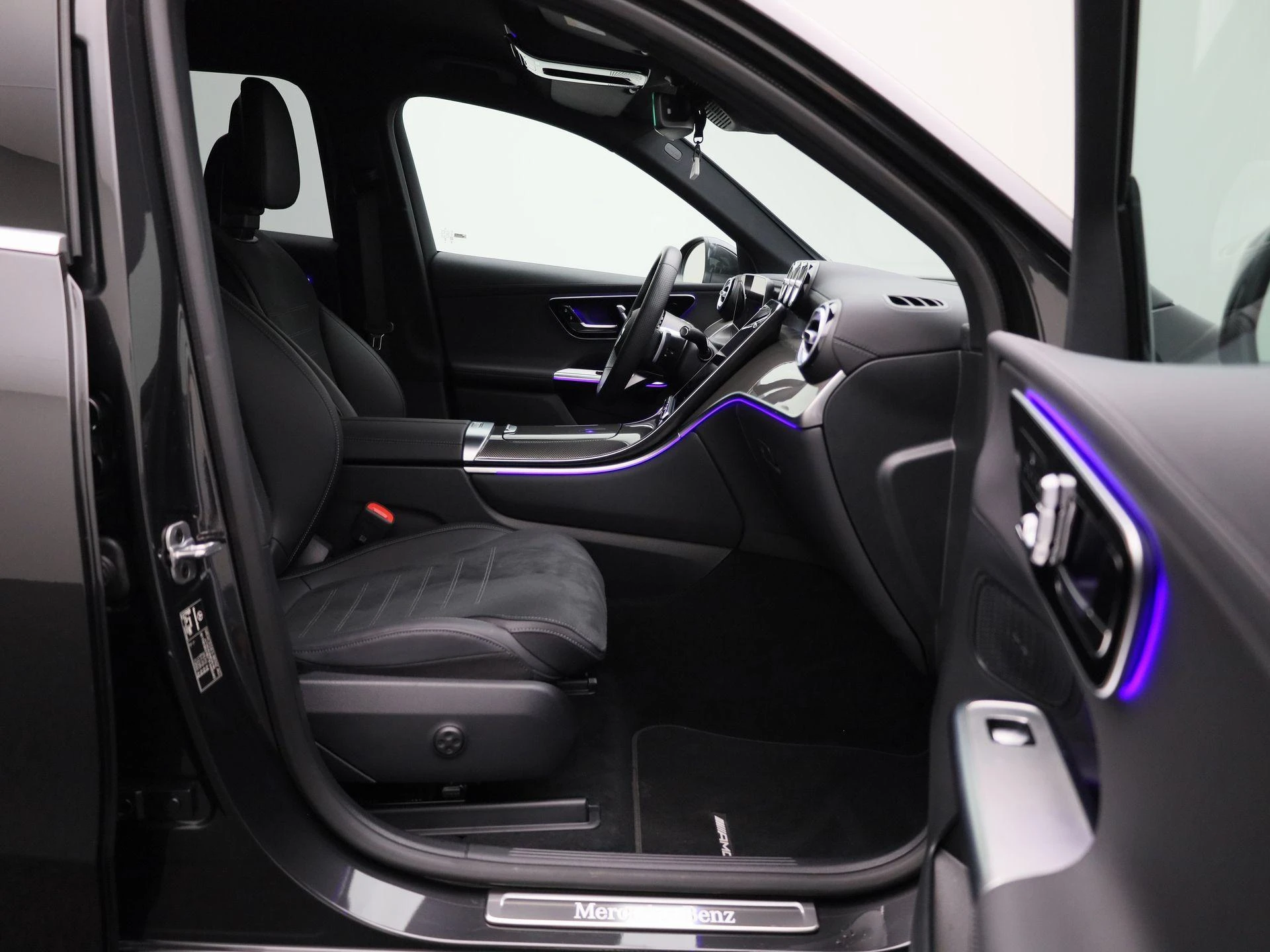 Mercedes-Benz-GLC-image-45