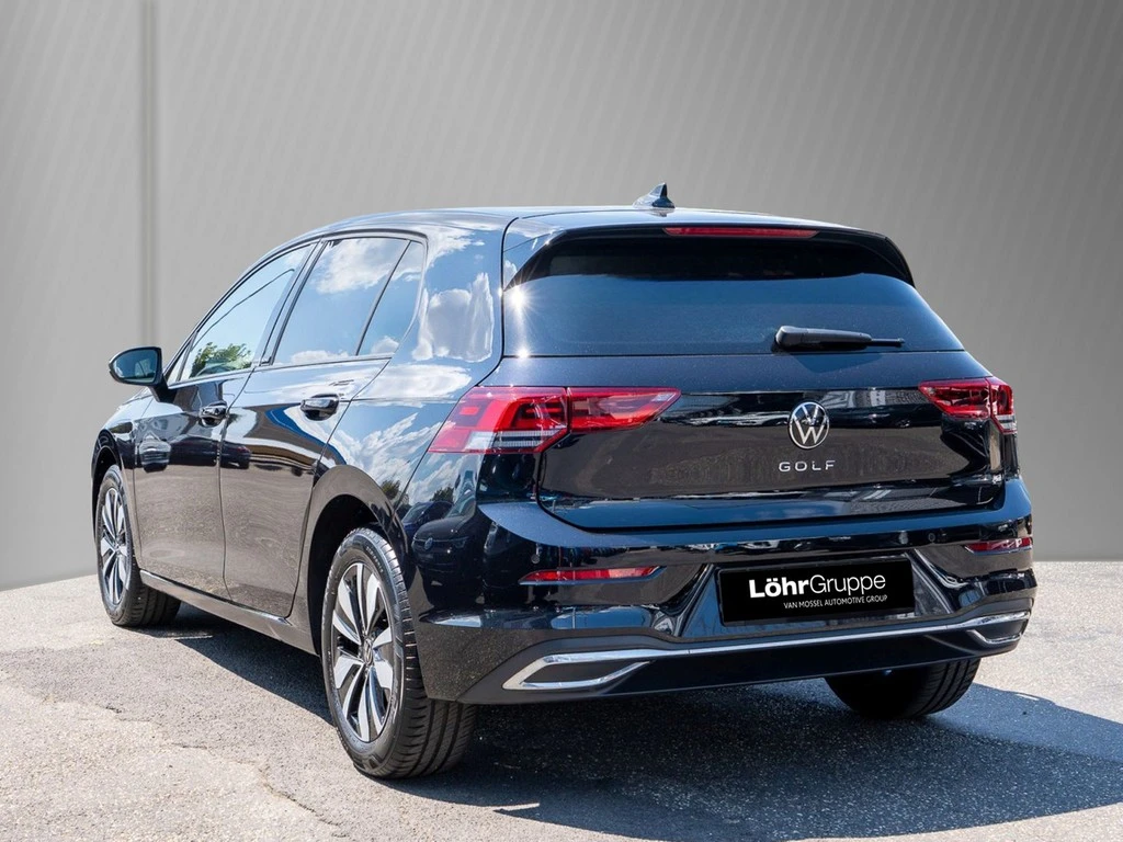 Volkswagen-Golf-image-4