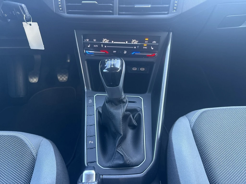Volkswagen-Polo-image-8