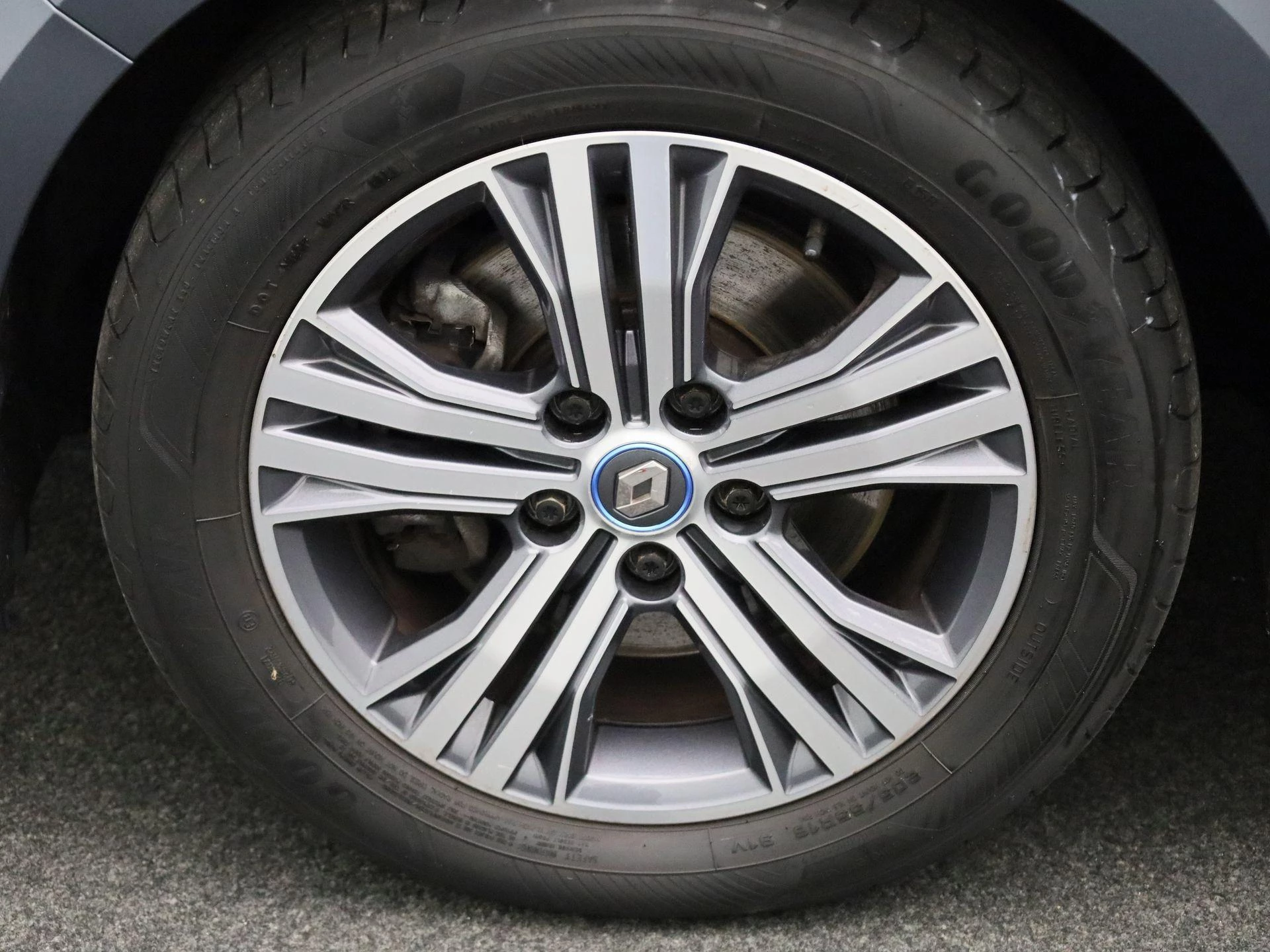 Renault-Megane E-Tech-image-12