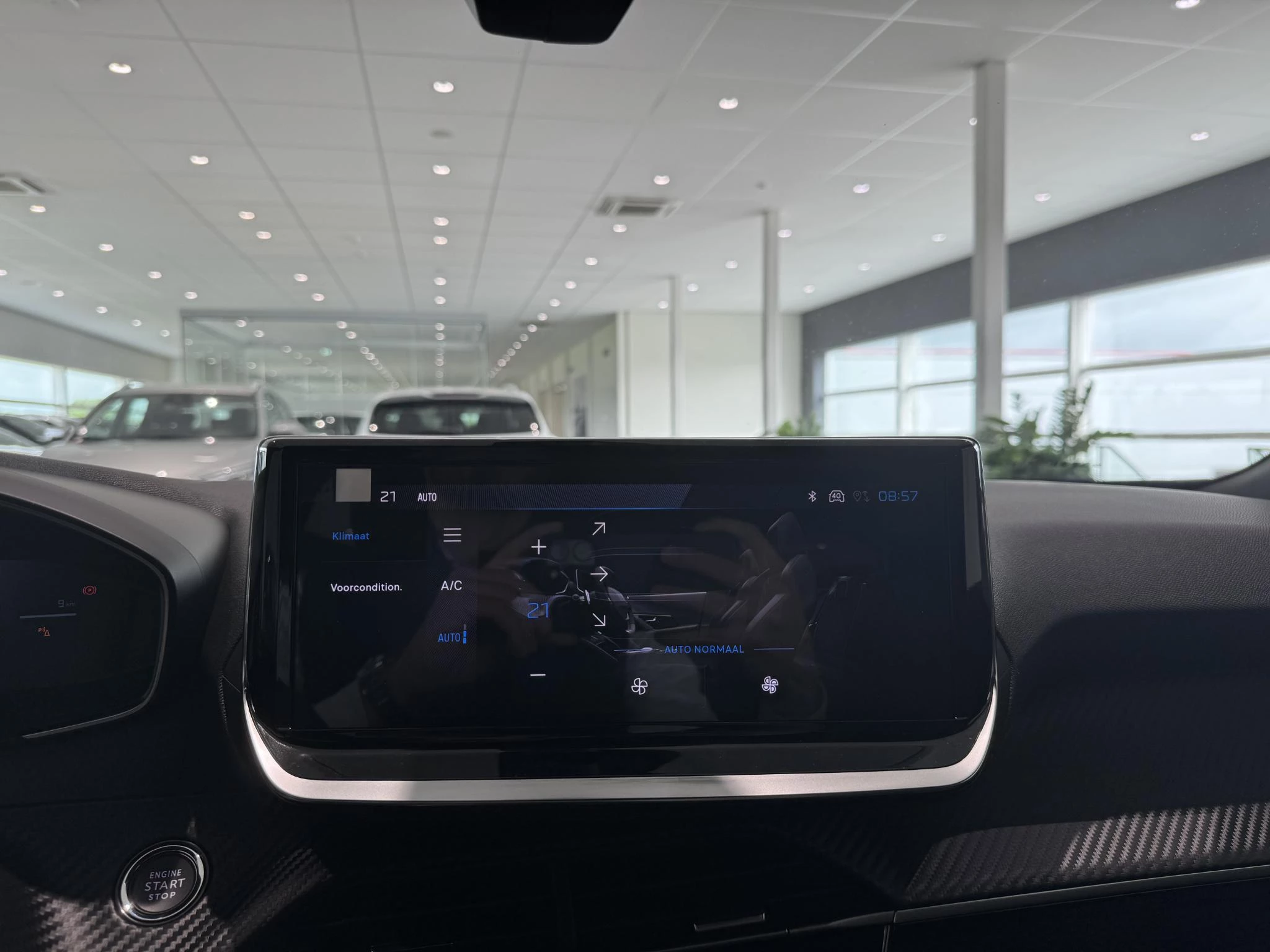 Peugeot-e-2008-image-18