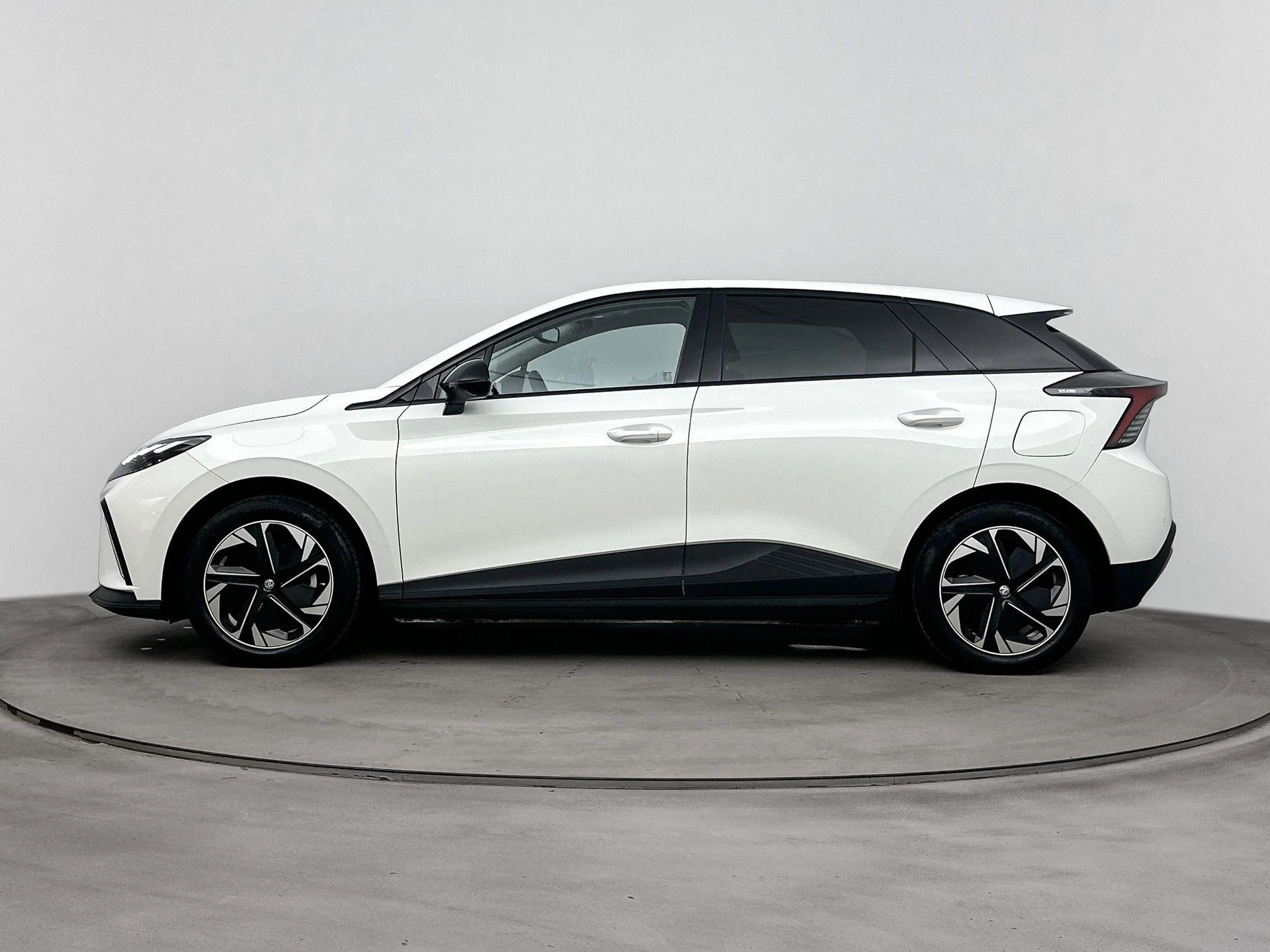 MG-MG4 EV-image-1
