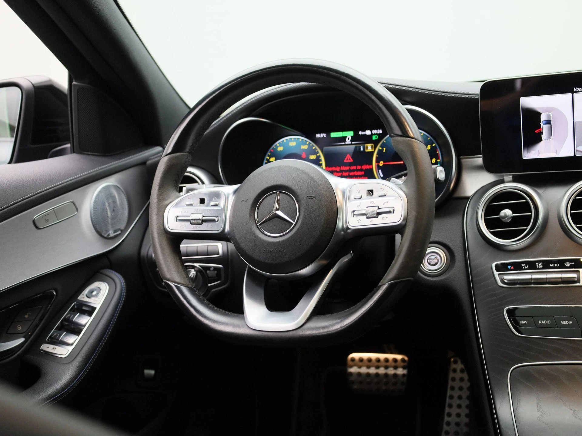 Mercedes-Benz-C-Klasse-image-8