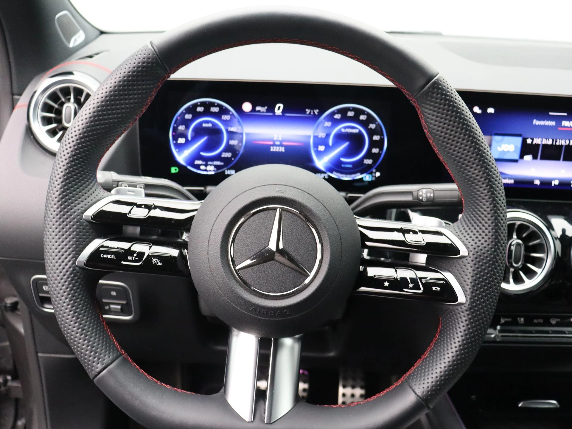 Mercedes-Benz-EQA-image-9