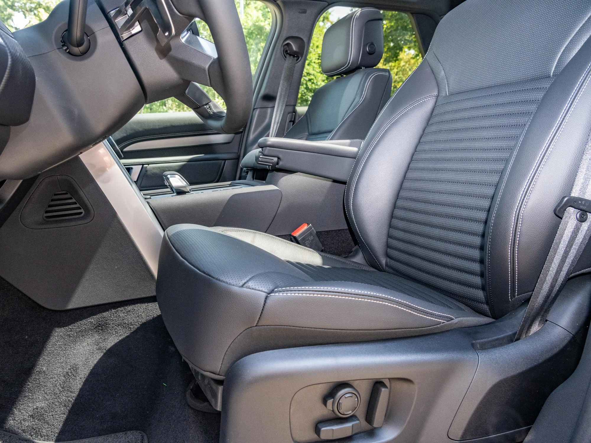 Land Rover Discovery D250 Dynamic SE AWD Auto. 25MY