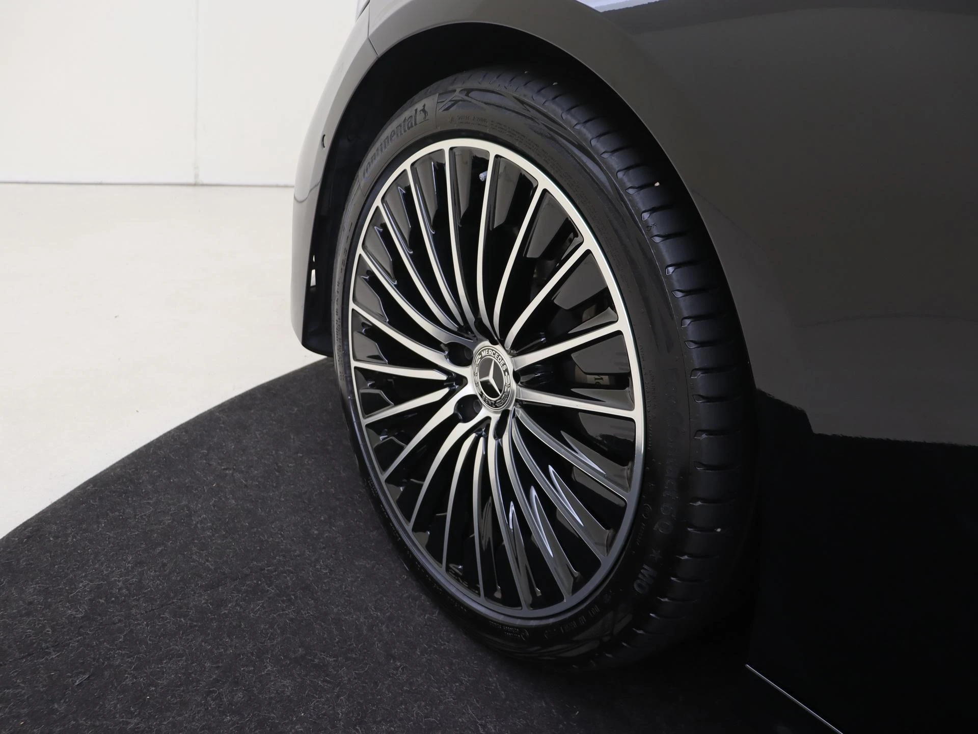 Mercedes-Benz-E-Klasse-image-26
