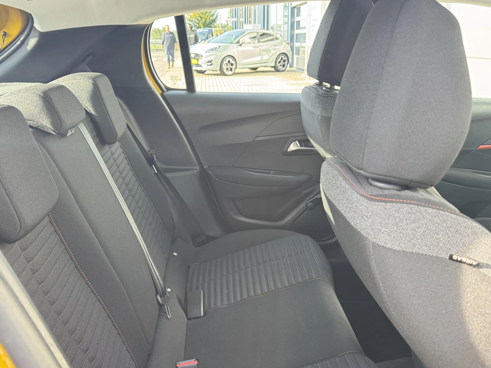 Peugeot-208-image-24
