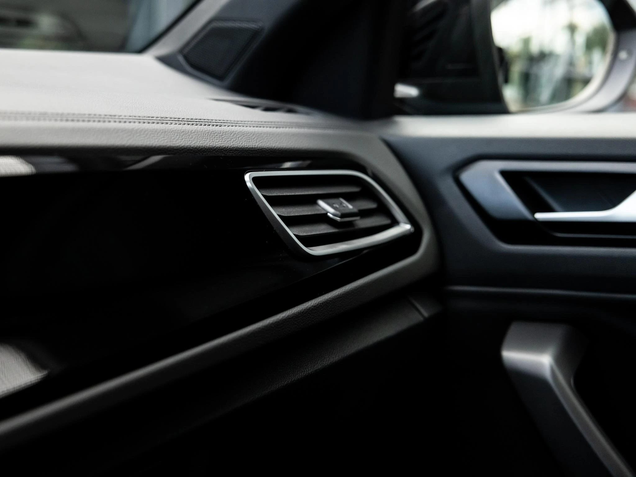 Volkswagen-T-Roc-image-35