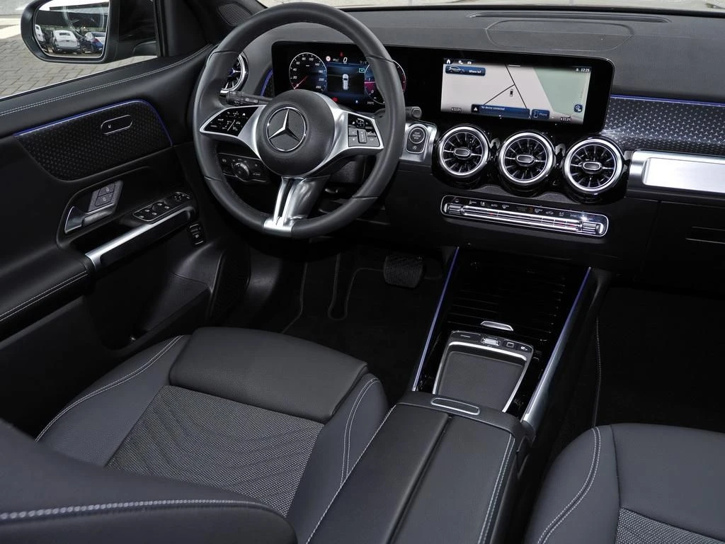 Mercedes-Benz-GLB 200 d-image-10