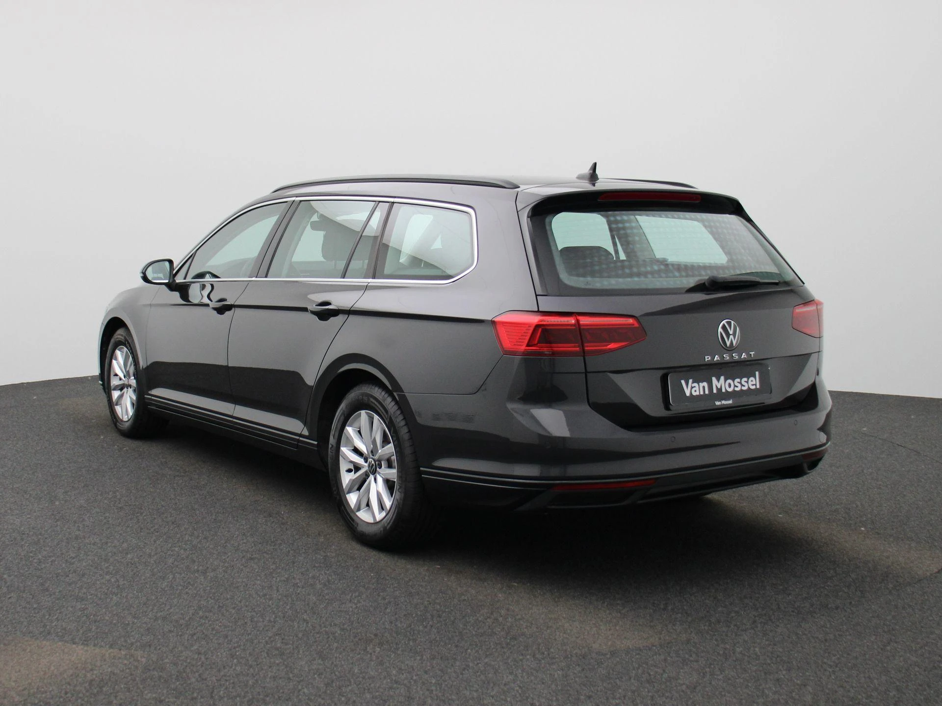 Volkswagen-Passat-image-1