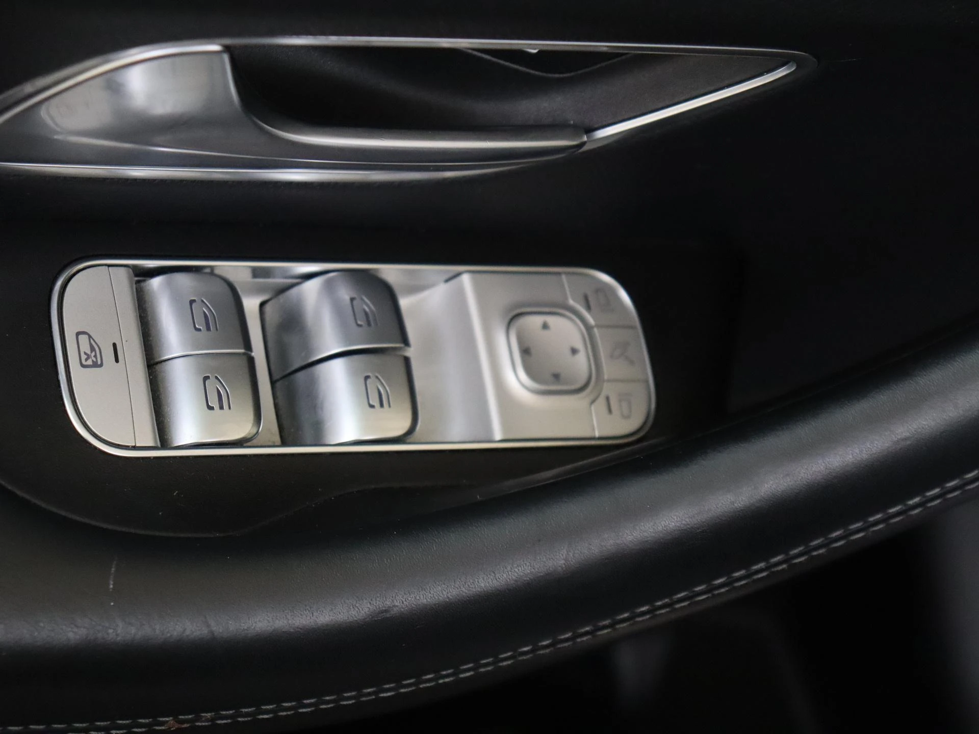 Mercedes-Benz-GLE-image-36