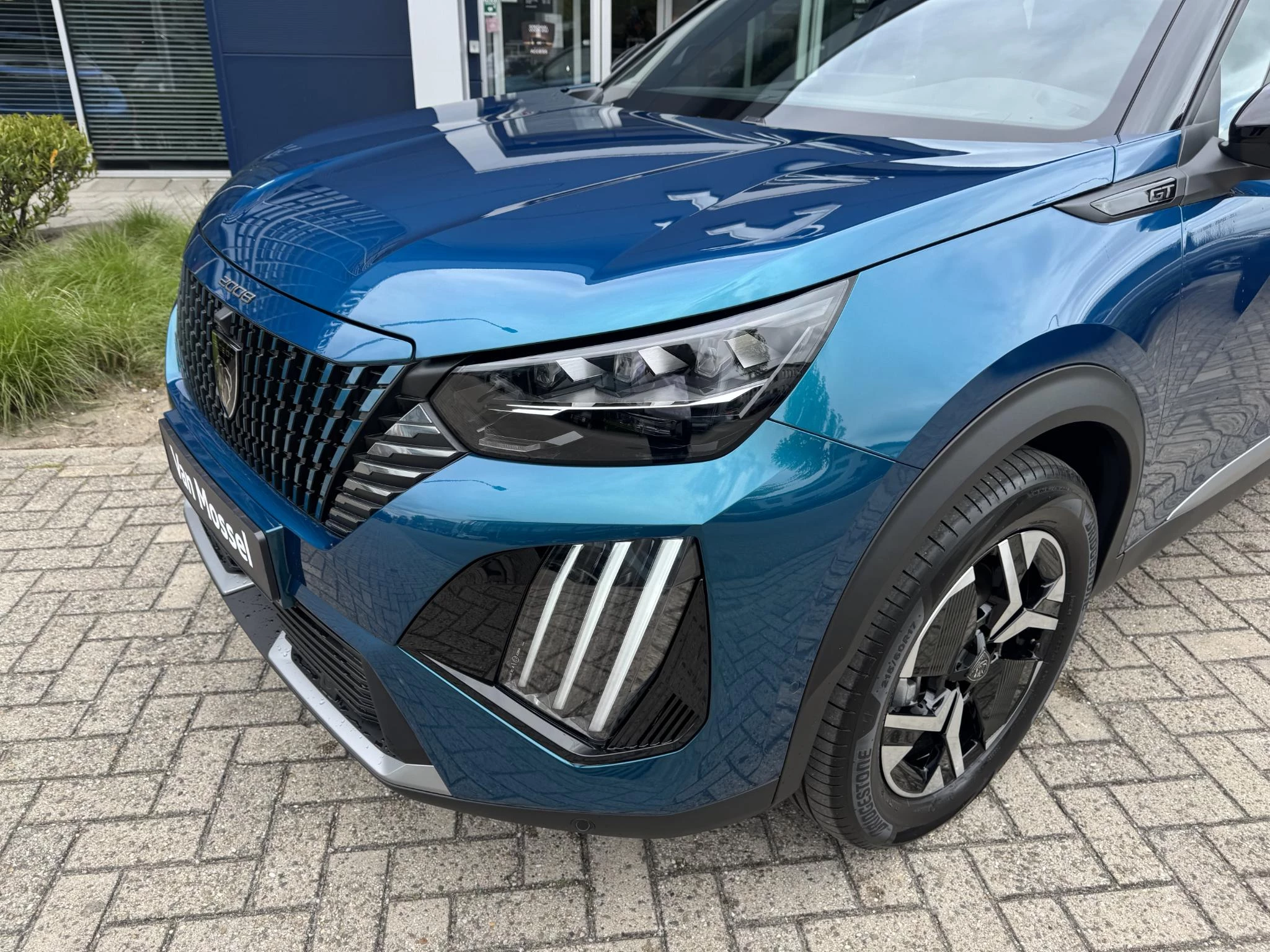 Peugeot 2008 Hybrid 145 GT