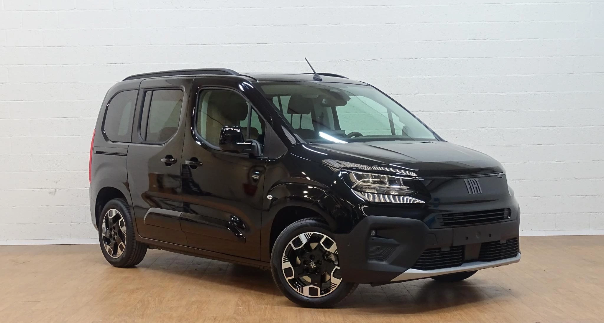 Fiat Qubo L 1.2T +gps+camera+park pilot +magic top