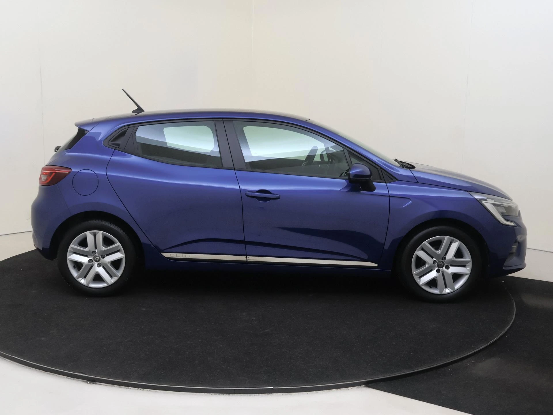 Renault-Clio-image-8