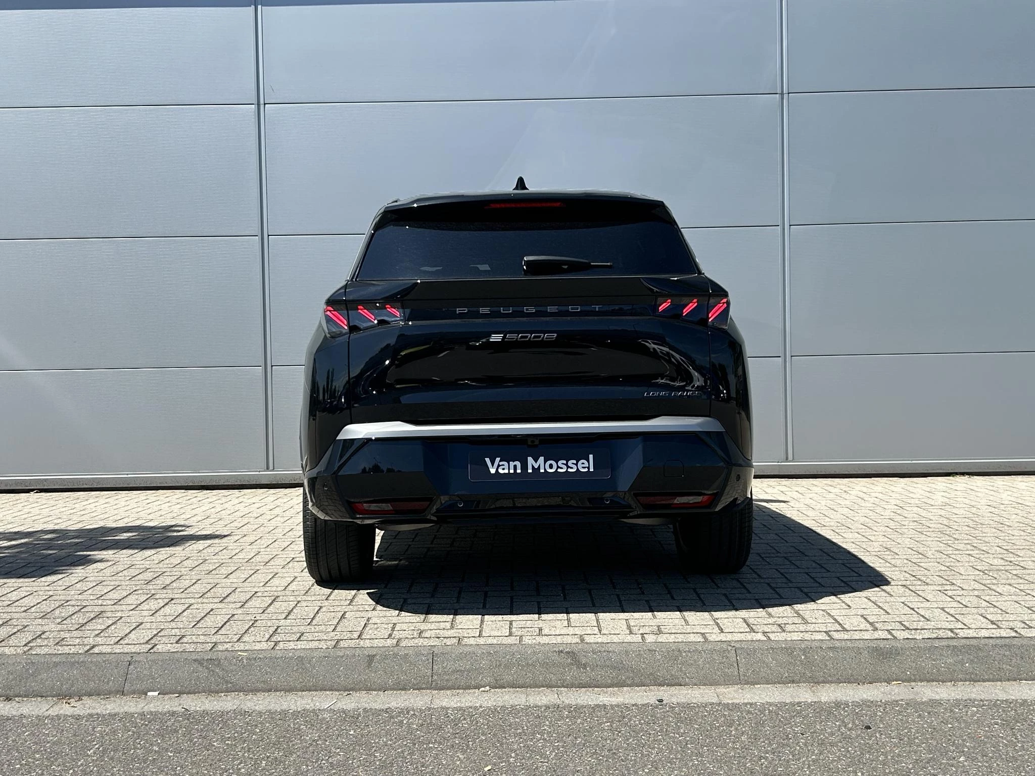 Peugeot e-5008