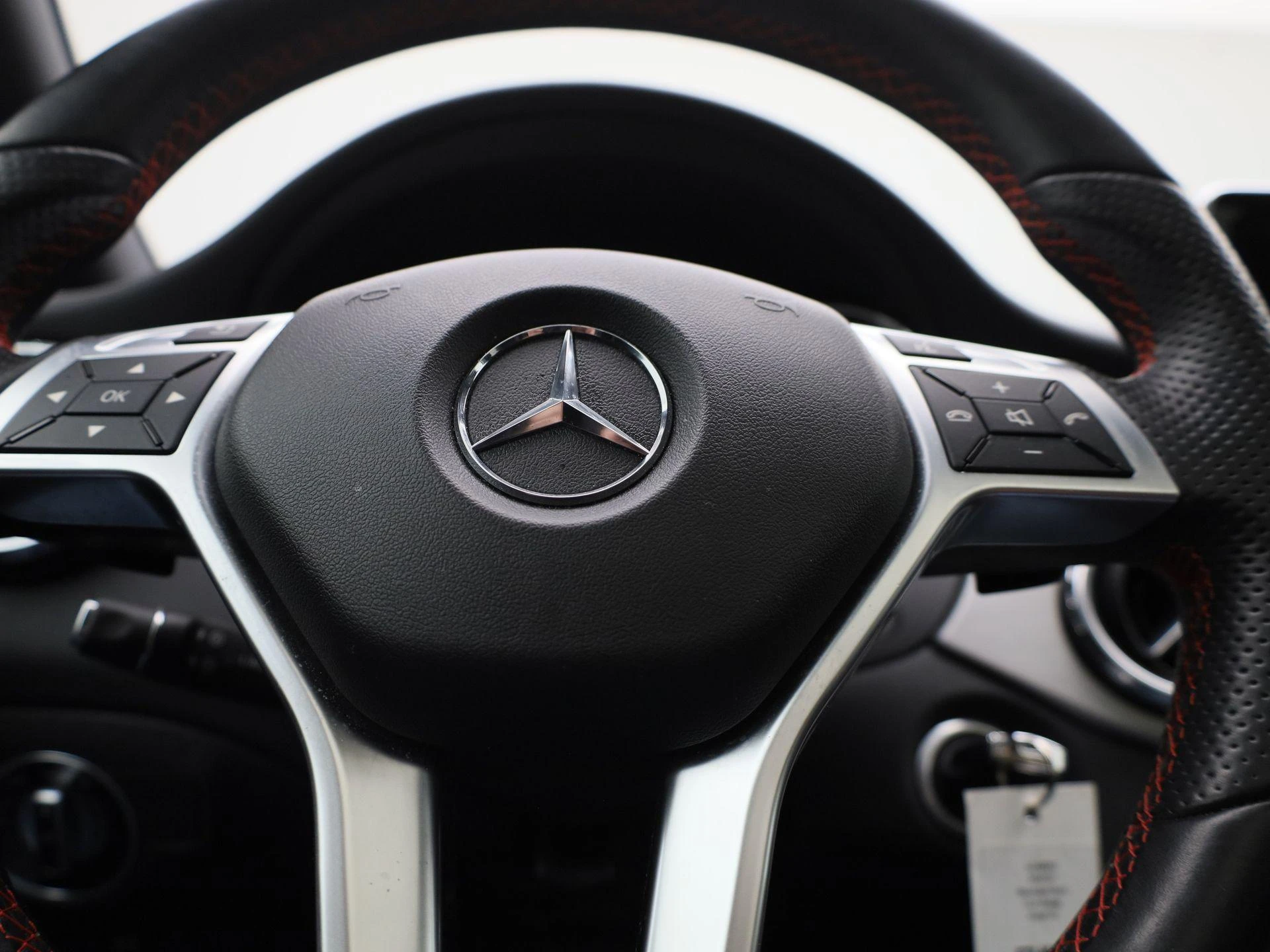Mercedes-Benz-GLA-image-21