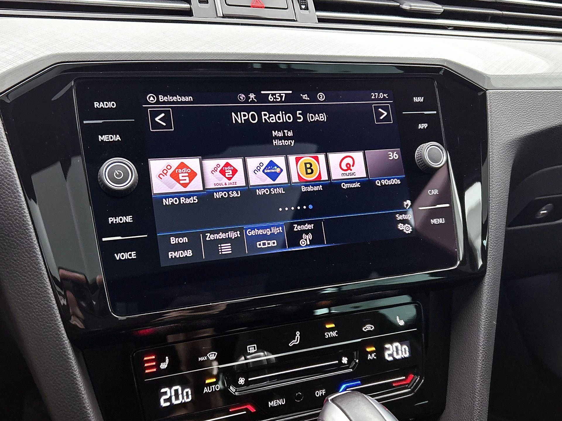 Volkswagen-Passat-image-12