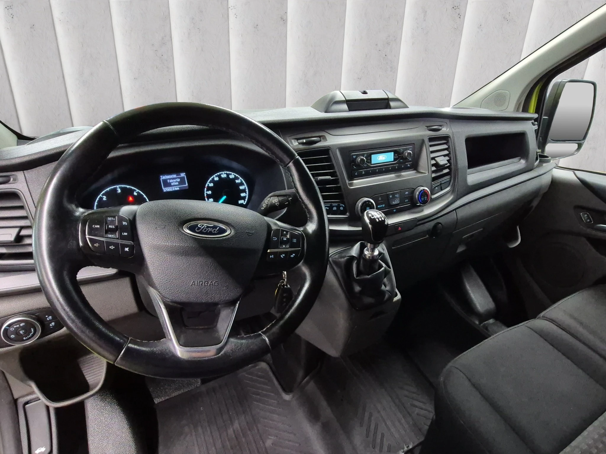 Ford-Transit Custom-image-11