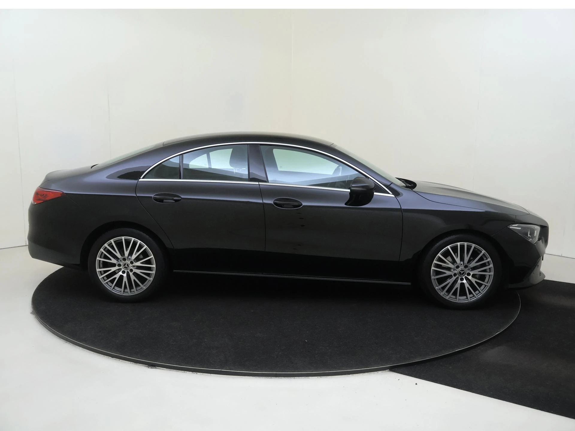 Mercedes-Benz-CLA-image-9