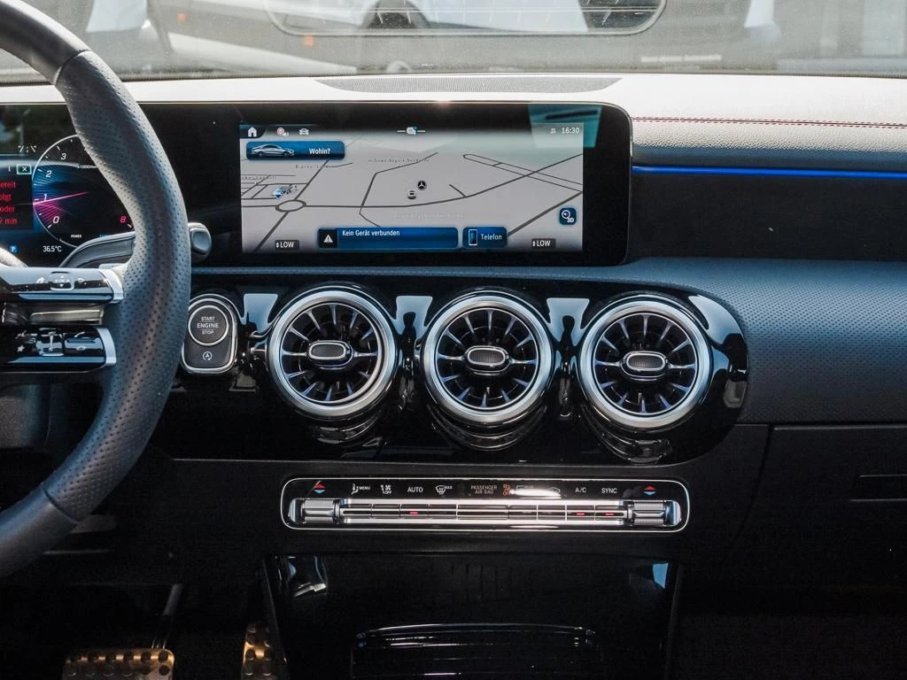 Mercedes-Benz-CLA 200-image-10