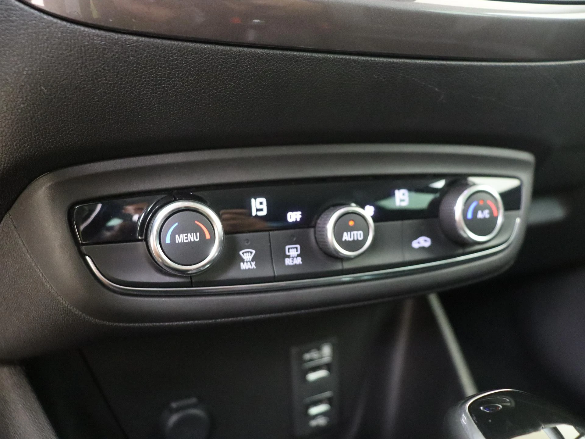 Opel-Crossland X-image-24