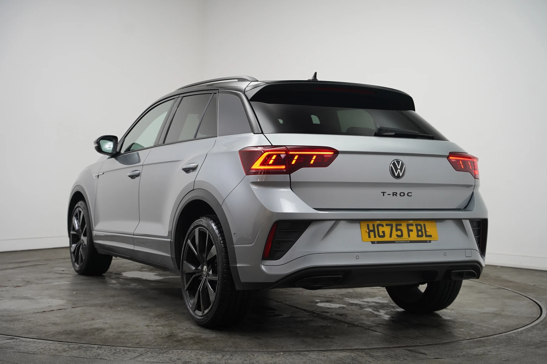 Volkswagen-T-Roc-image-2