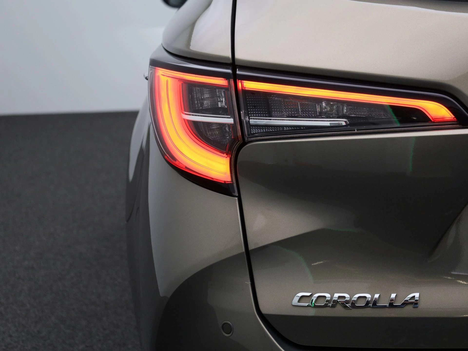 Toyota Corolla Touring Sports 1.8 Hybrid Business Intro
