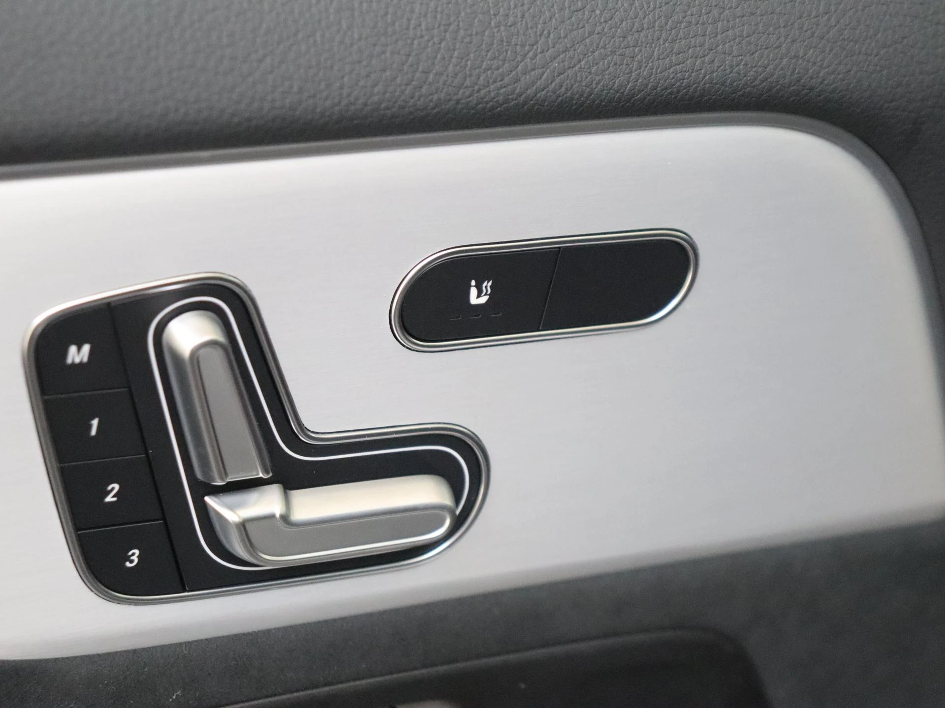 Mercedes-Benz-GLA-image-26