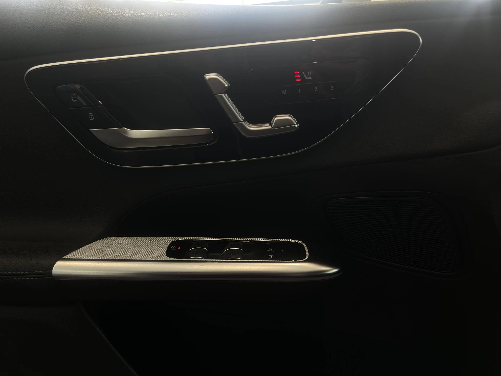 Mercedes-Benz GLC 200 4MATIC Business Line + CARPLAY + LED + CAMERA +