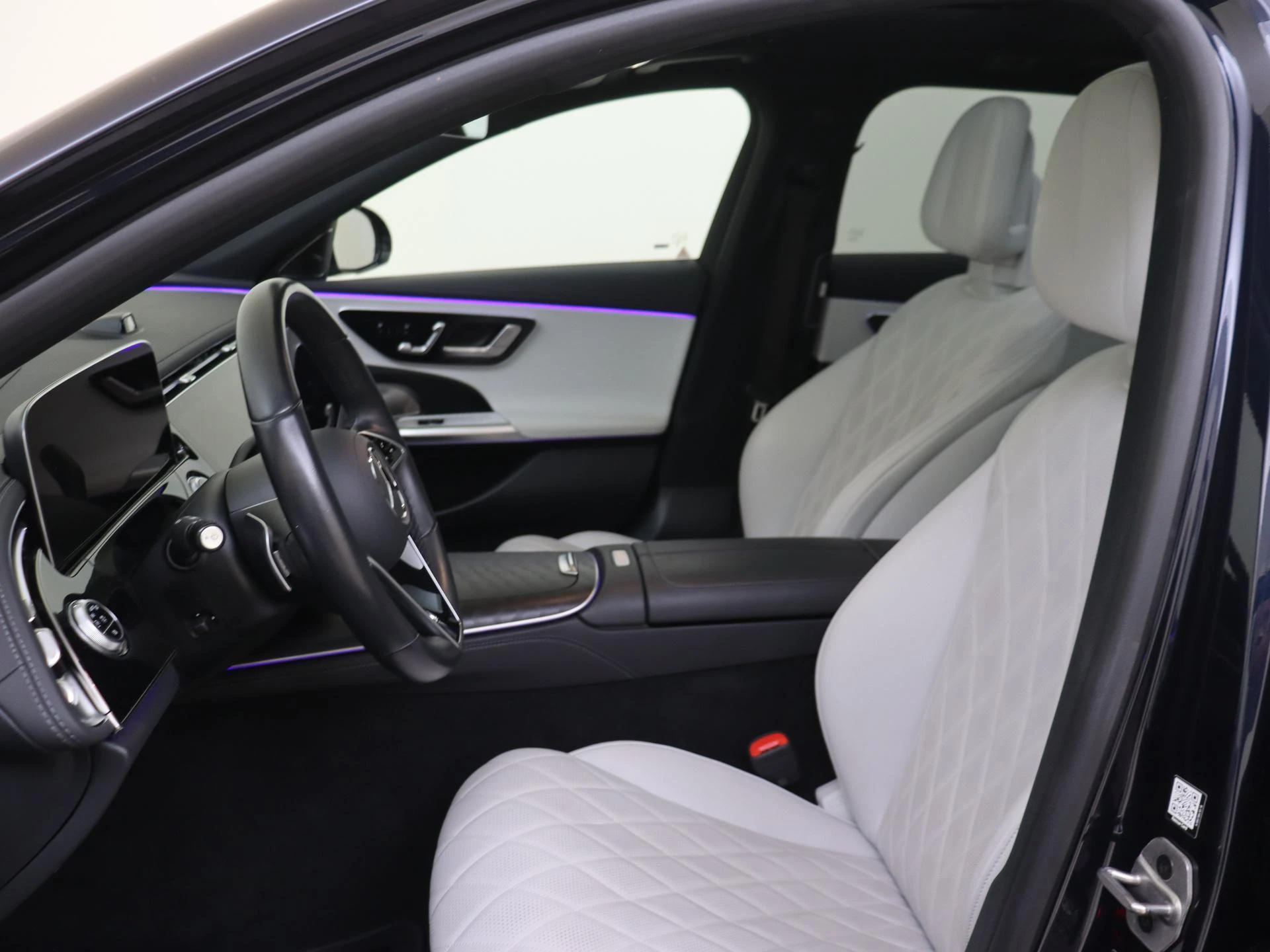 Mercedes-Benz-E-Klasse-image-14