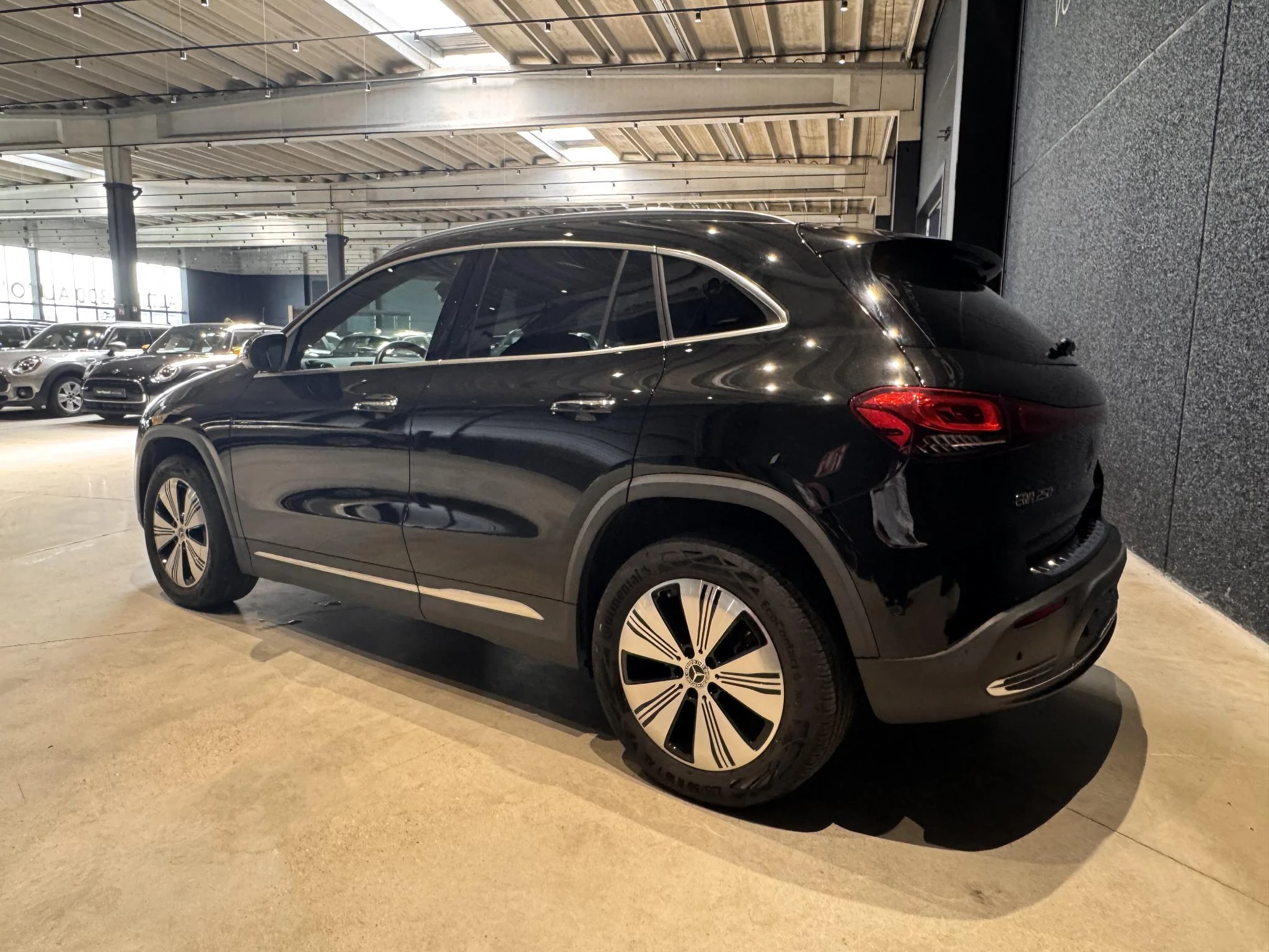 Mercedes-Benz-EQA-image-4