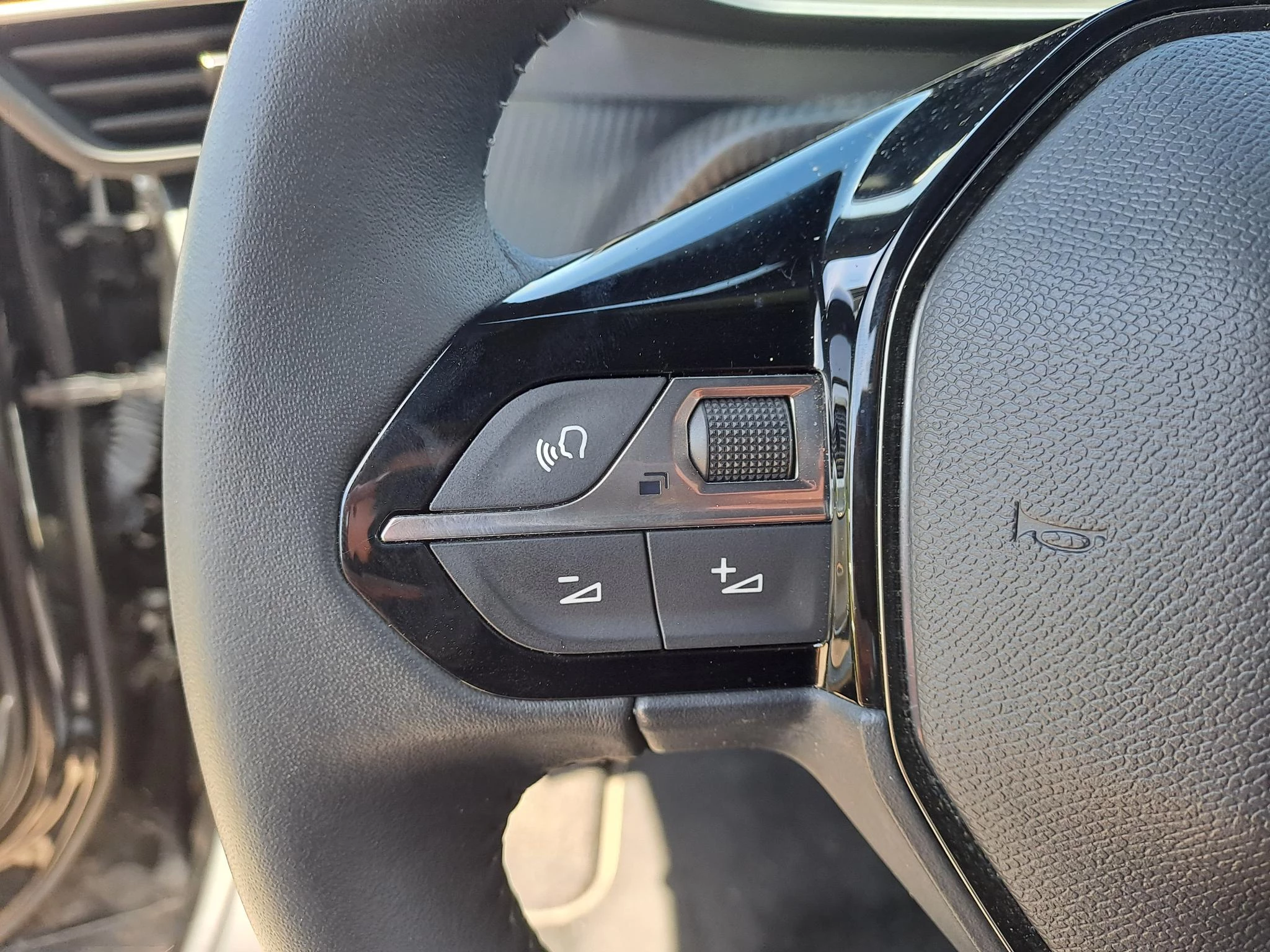 Peugeot e-2008 EV Allure Pack 50 kWh