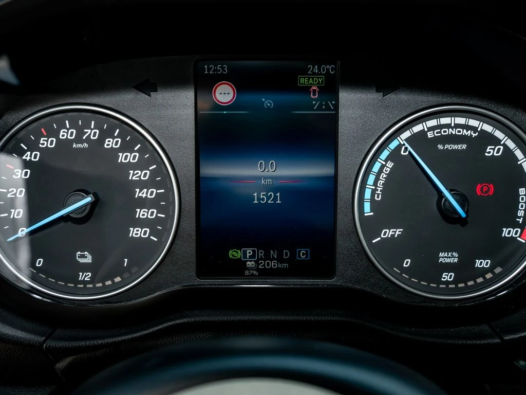 Mercedes-Benz-EQT 200-image-13