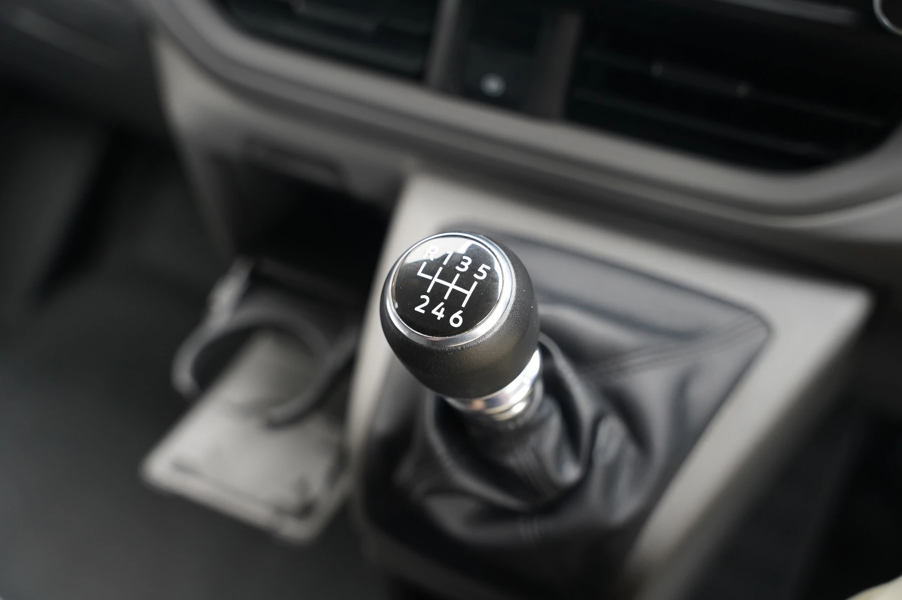Volkswagen-Transporter-image-20