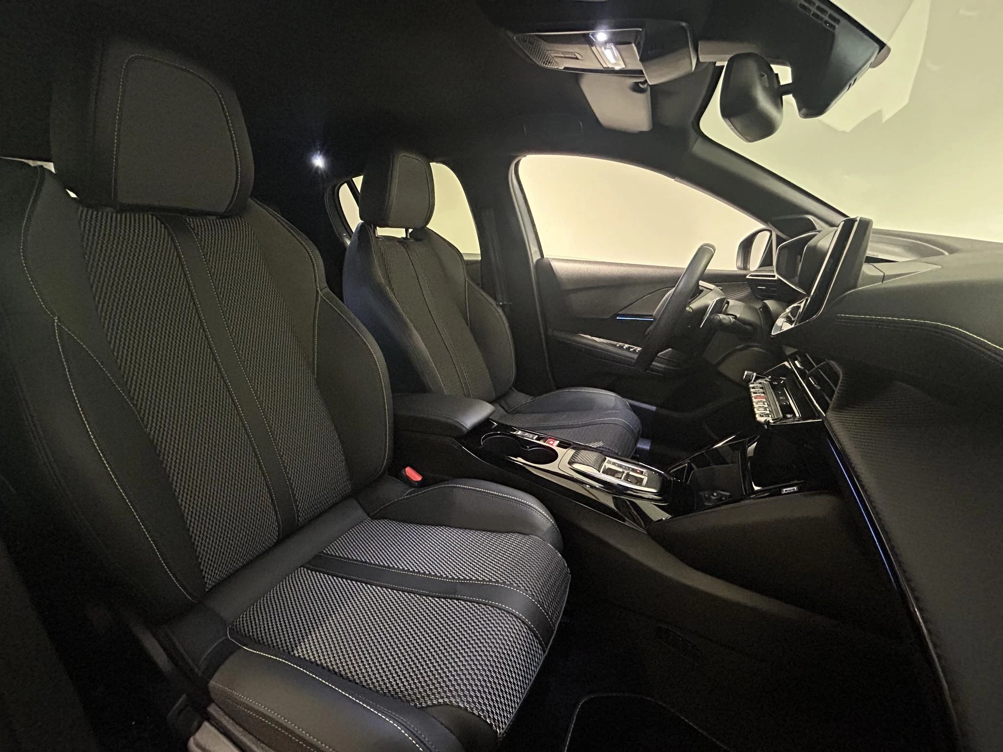 Peugeot-208-image-19