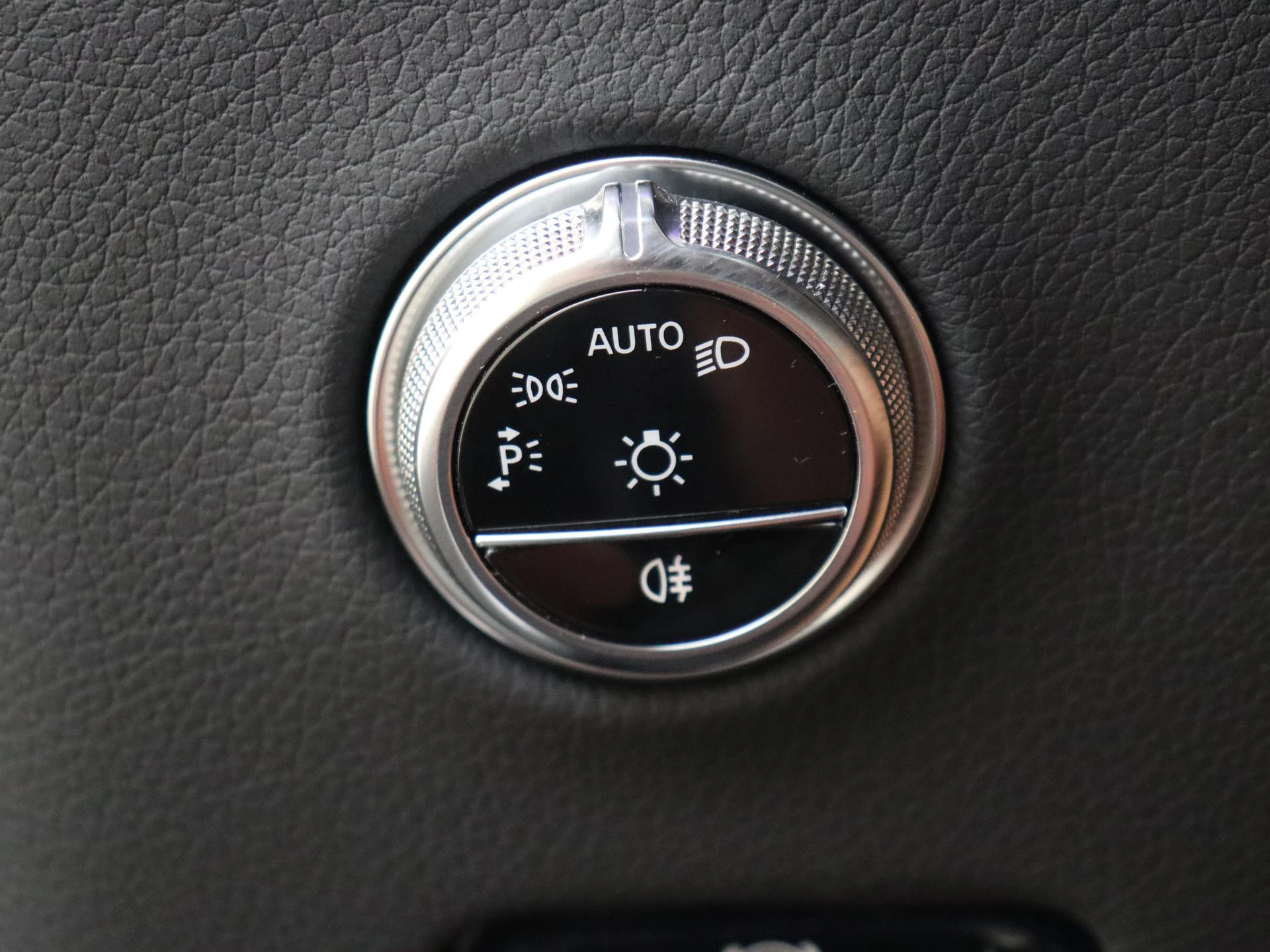 Mercedes-Benz-GLC-image-24