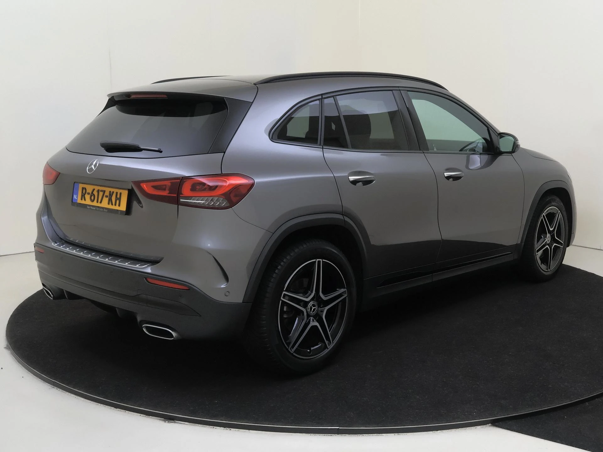Mercedes-Benz-GLA-image-3