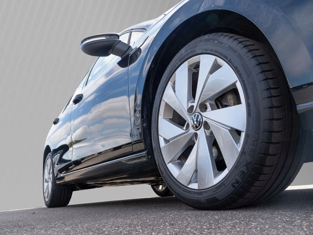 Volkswagen-Golf-image-4