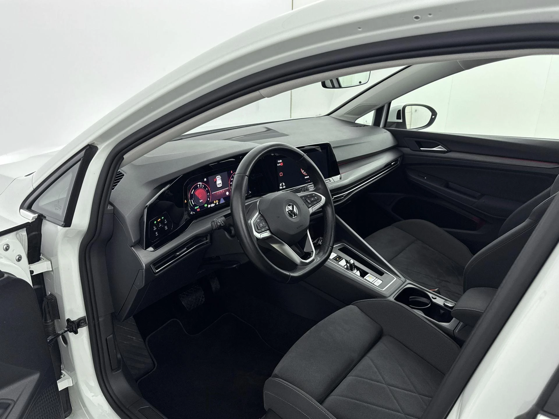Volkswagen-Golf-image-17